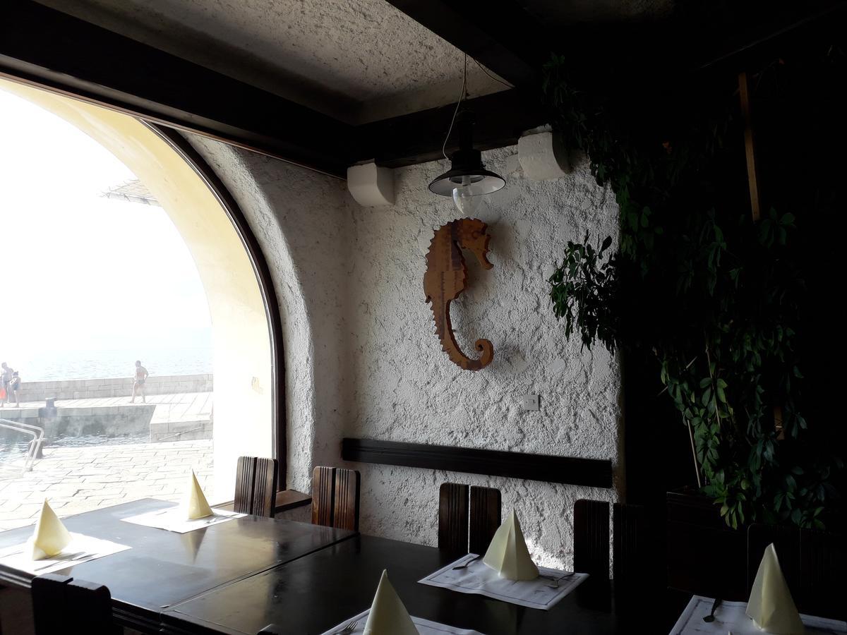 Apartments And Rooms Haludovo - Ribarsko Selo マリンスカ エクステリア 写真